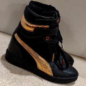 👍  Puma Sky Hidden Wedge Rose Gold and Black Sneakers.   Y2K  Size 5.5. S2.